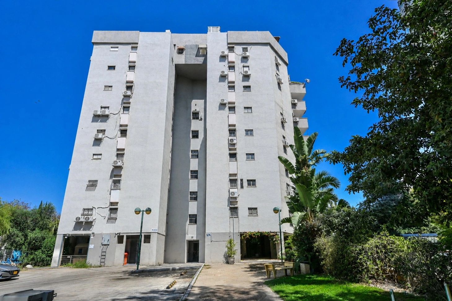 5 חדרים מרווחת בשכונת נווה הדרים